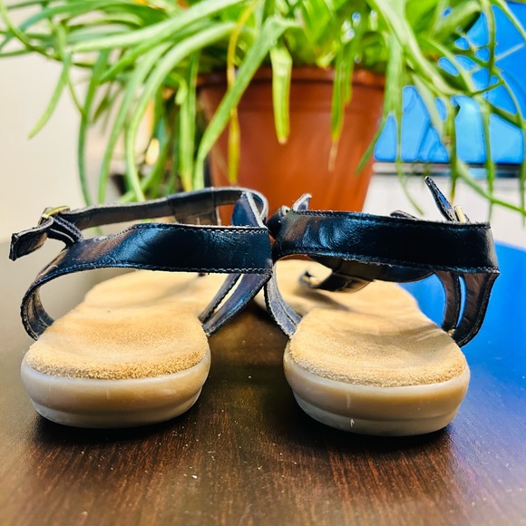 Aerosoles Navy Thong Sandals with Gold Detailing | Size 6.5 - Picture 8 of 13